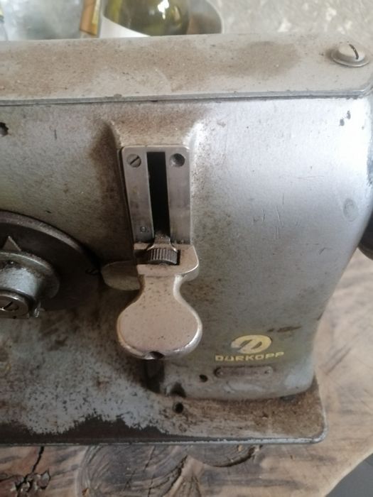 Cap de masinâ de cusut în Zigzac