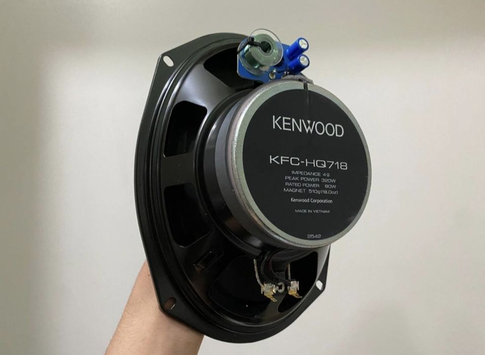 Kenwood 320W HQ 718 kalonka sotiladi yangi