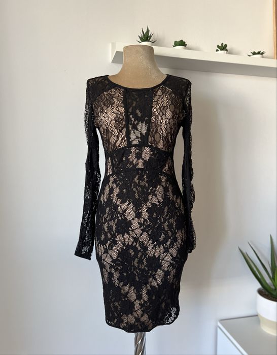 Уникалка рокля с гол гръб, нова