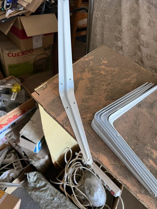 Продам стеллаж, стулья, уголки б/у