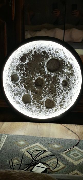 Aplica de perete sub forma de luna