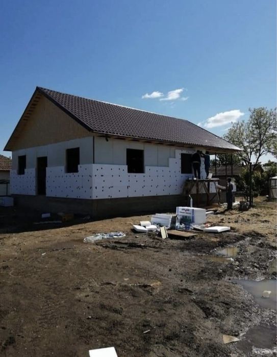 Vand case modulare la cheie