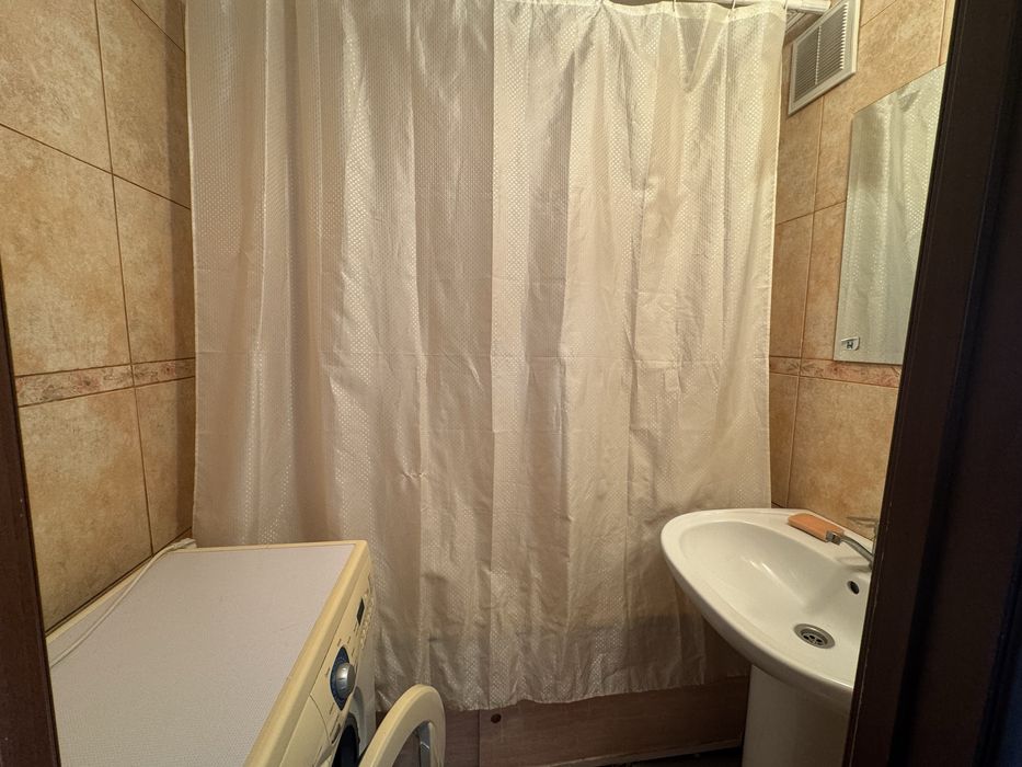 Продам  2 х комн квартиру .