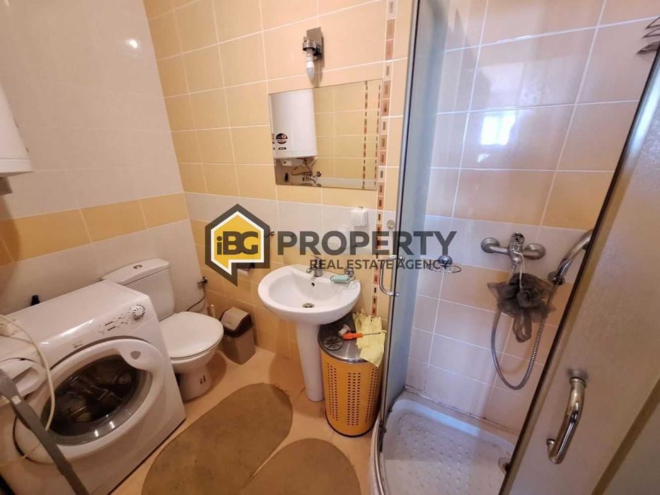 Двустаен апартамент с две бани и две тераси в град Бяла