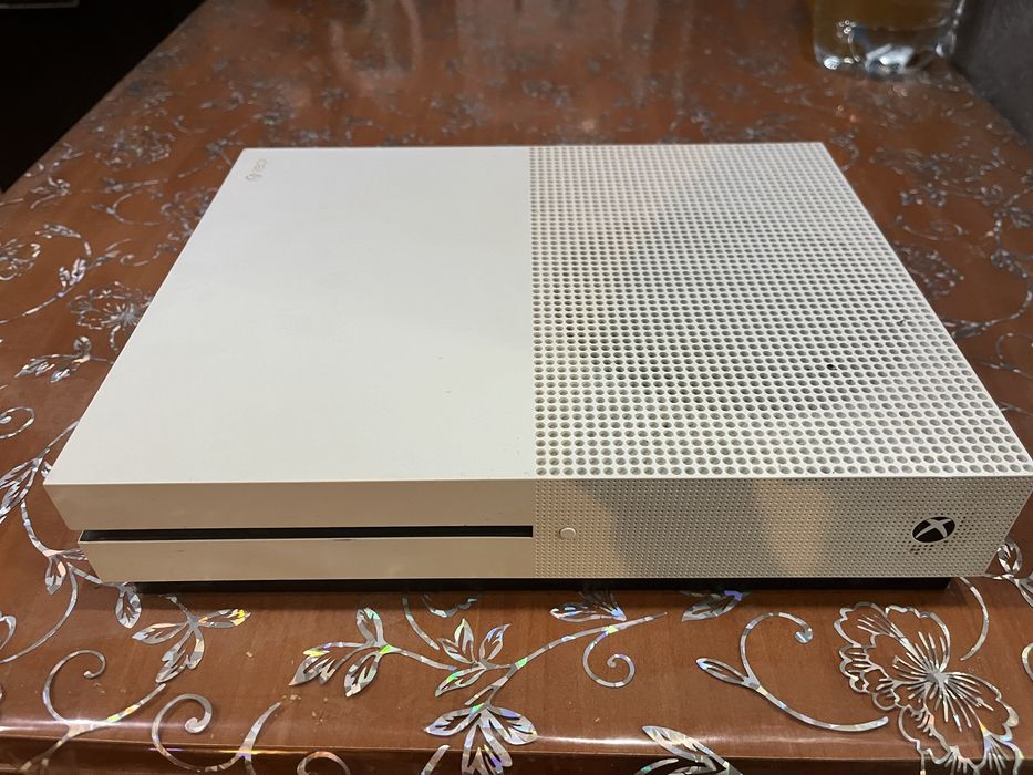 Xbox one s + 2 manete