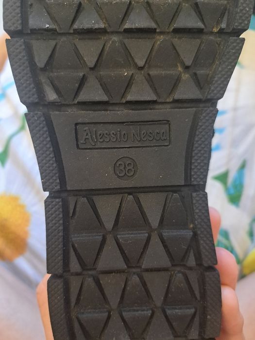 Продам женские зимние ботинки