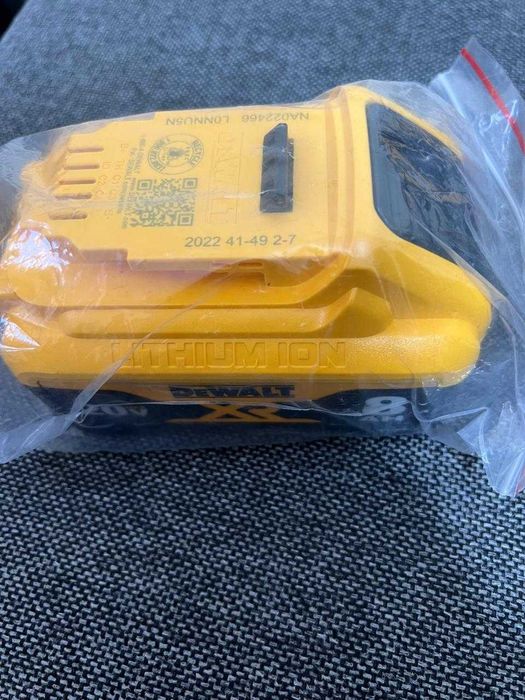 Аккумулятор DEWALT 8Ah ампер (новый)