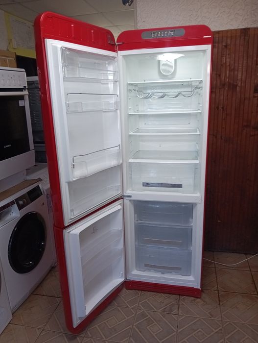 Като нов червен комбиниран хладилник с фризер Smeg  ретро дизайн