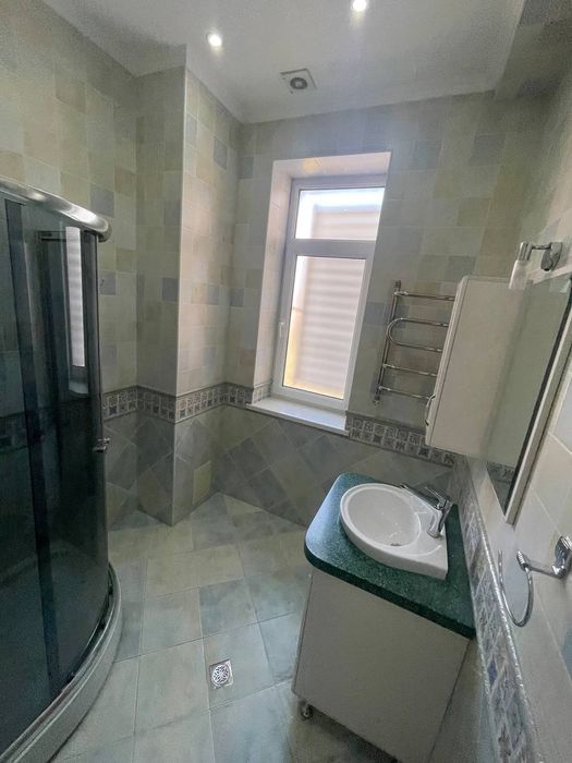 срочно сдаётся Евродом можно офис садик Луначарский 8-сотк 9-ком все е