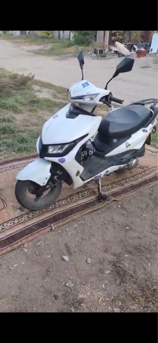 Продам скутер  Jingle M8