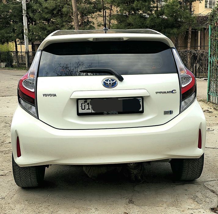 Tayota PriusC 2021 Hybrid SROCHNA Sotiladi!
39.000km yurgan 
K