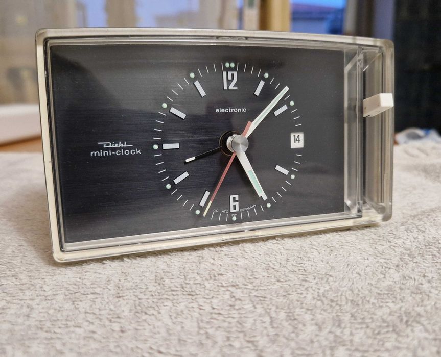 Ceas de masa vintage mecanic-electronic nemțesc