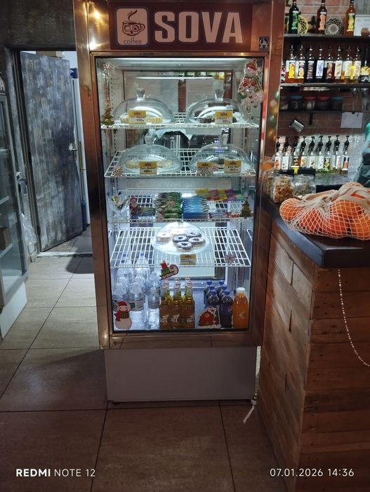 Продам холодильную ветрину.