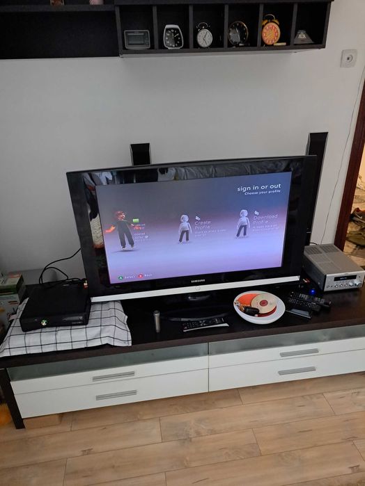 Consolă Xbox 360 + Kinect în Cutie Originală, ca nouă + Pachet 18 Jocuri