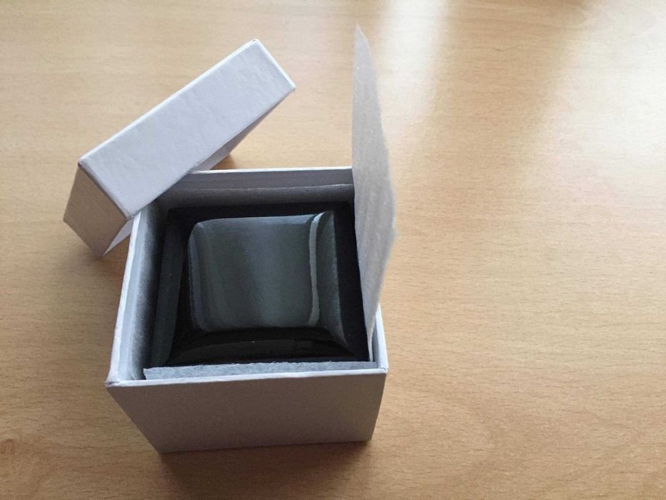 Златен годежен пръстен с естествени диаманти