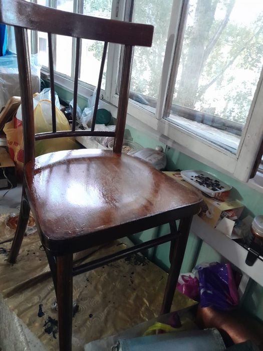 Продам  крепкие стулья реставрированные