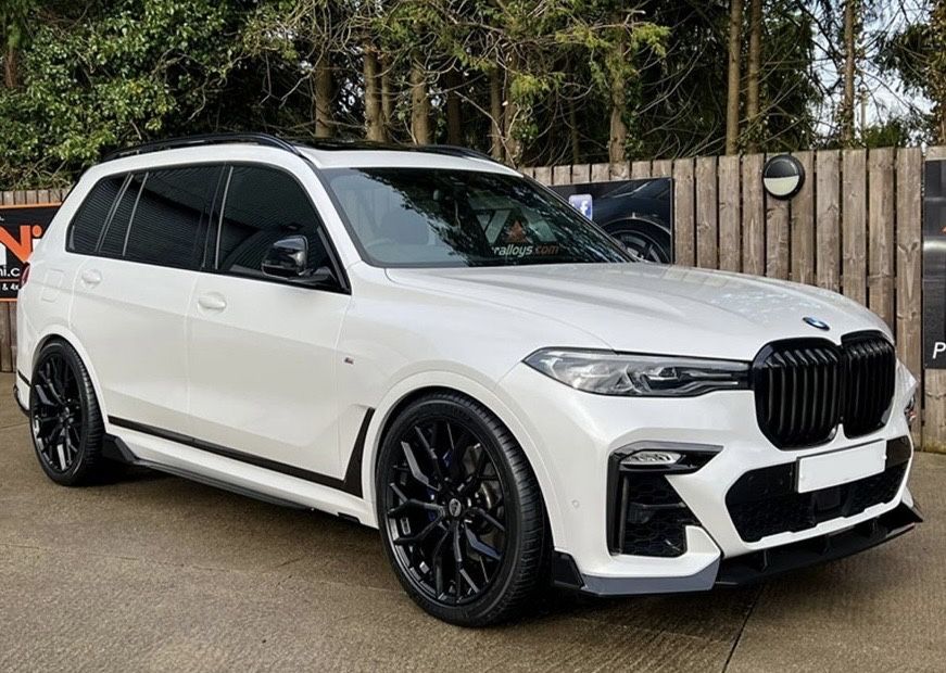 Pachet Prelungiri Praguri bara fata difuzor BMW X7 G07 M pachet