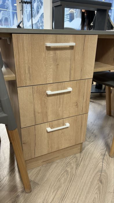 Продается Маникюрный стол