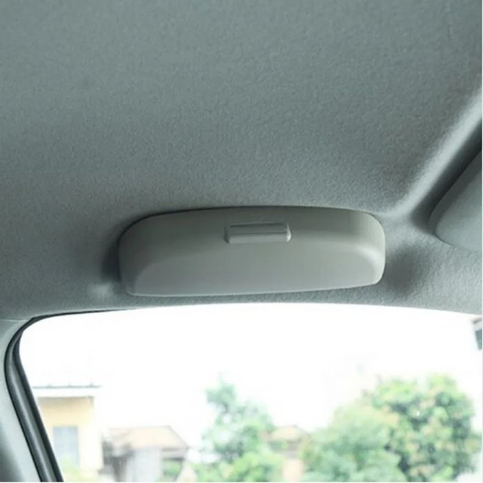 Кутия за очила за кола - черна, сива и бежова