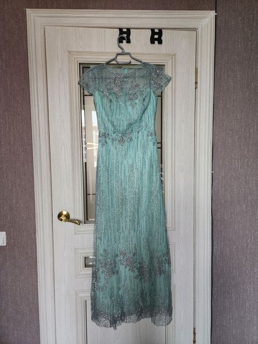 Продам вечерние платья