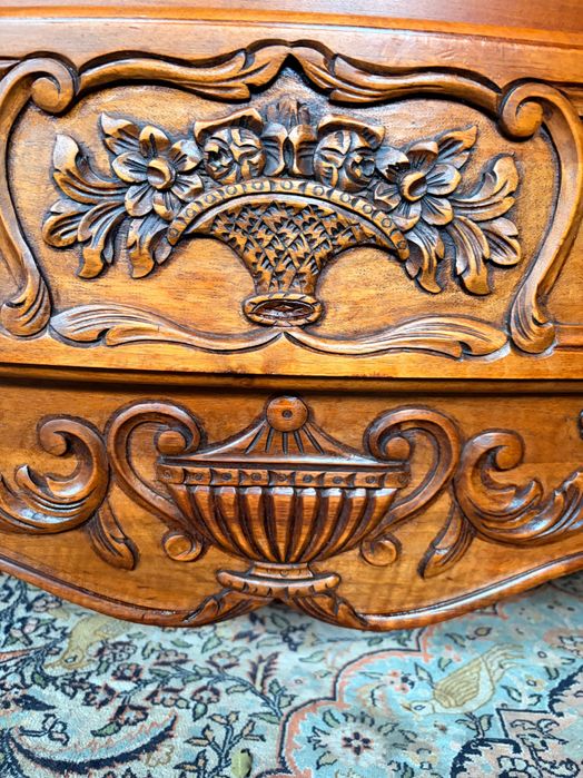 Масивен орехов скрин