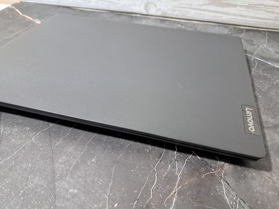 Продам ультрабук LENOVO V14-ADA  (идеал)