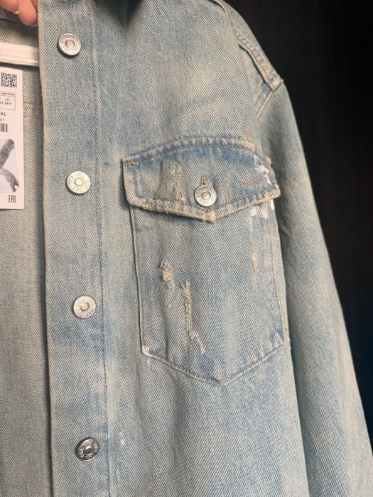 Дълга дънкова риза с избелял ефект Zara