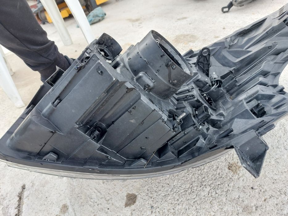 Renault Trafic 2019 десен фар