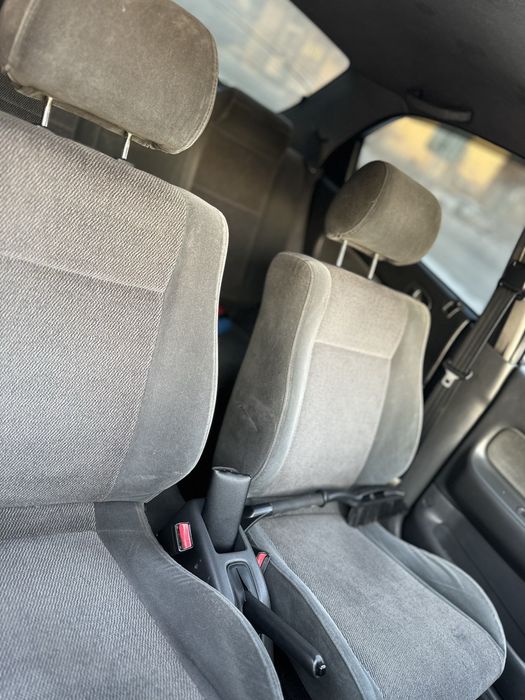 Продам машину mazda familia