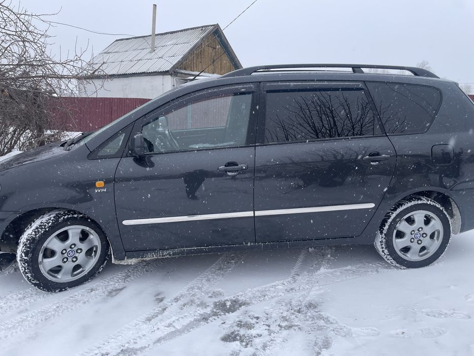 Toyota. Avensis  verso.