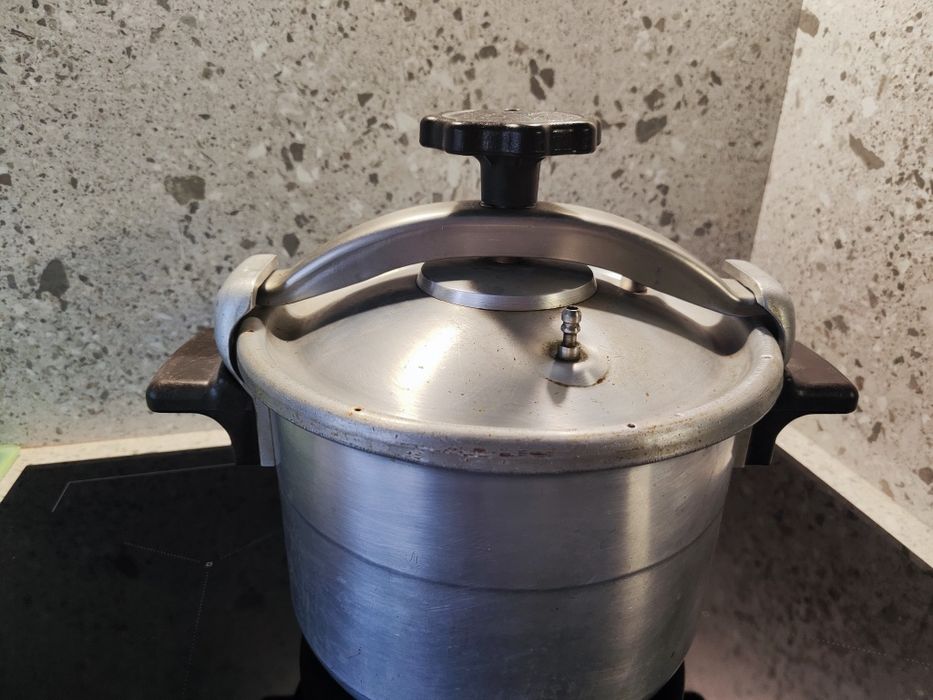 Тенджера под налягане