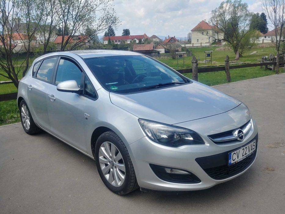 Opel Astra J Hatchback 2013 1.7 CDTI Diesel