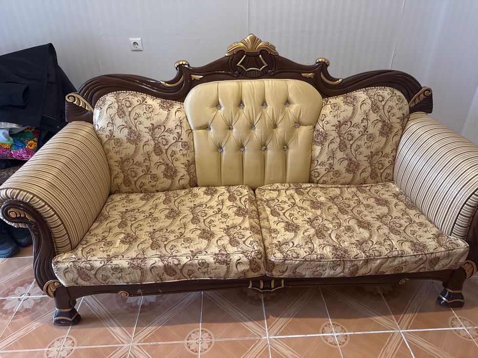 Диван, кресло, столик