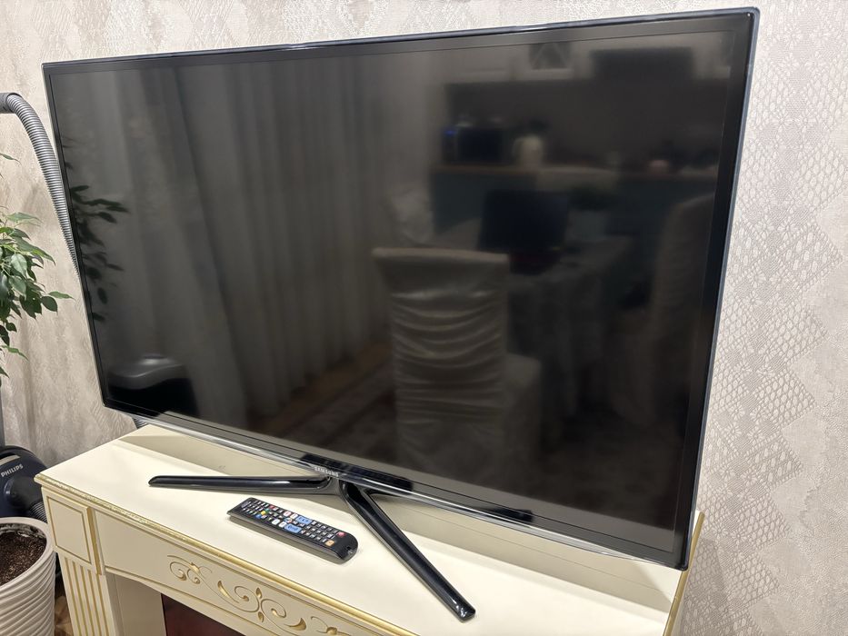 Продам смарт телевизор samsung