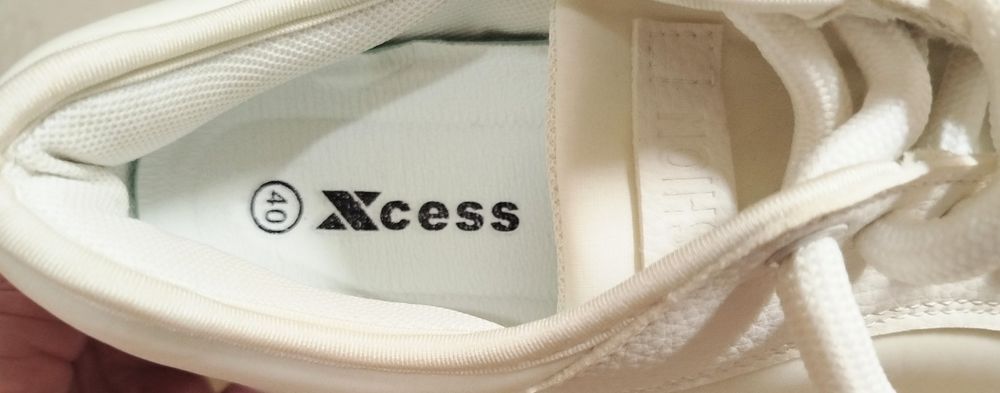 Чисто нови дамски спортни бели кецове с дебела подметка