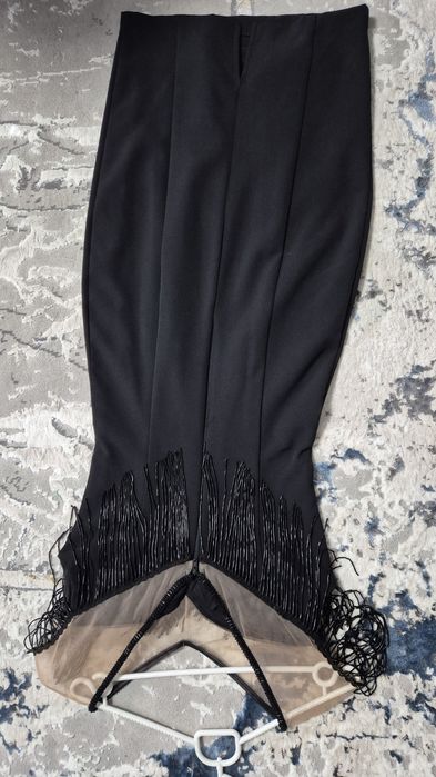 Rochie neagră cu franjuri decorative