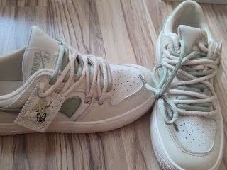 Продам кроссовки женские