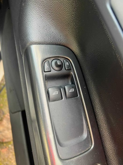 Dezmembrari volvo c30 1.6d cod D4164T cutie 5 trepte  Faruri xenon