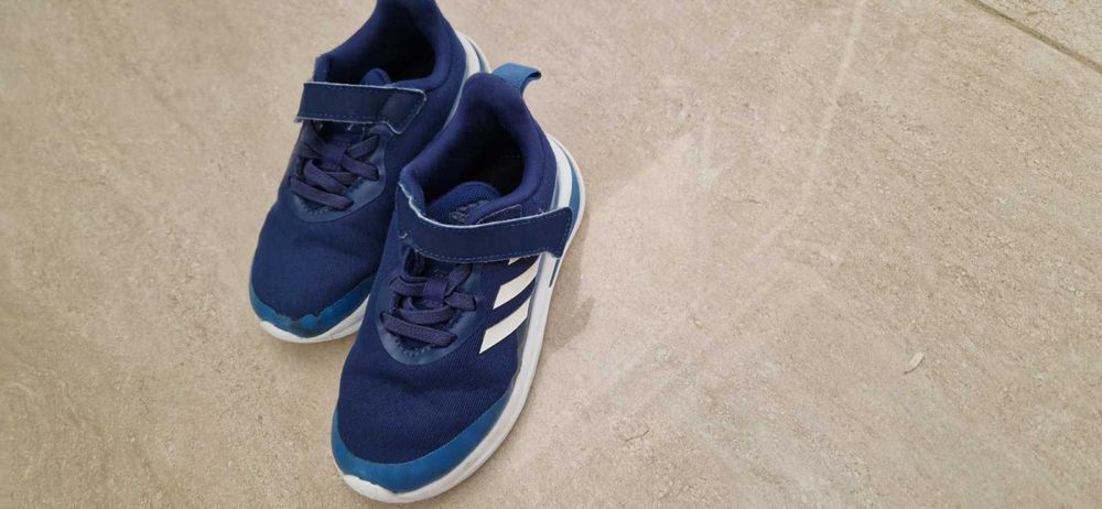 Детски маратонки ADIDAS номер 27 като нови