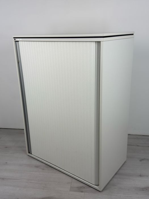 Шкаф етажарка бяла Акустична ролетна щора и акустичен заден панел;