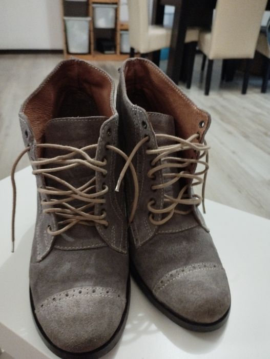 Ghete  piele măsura 37