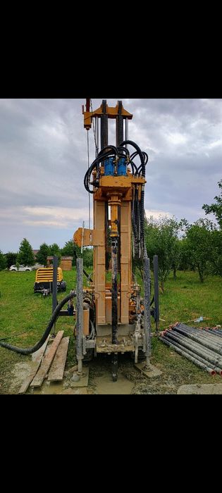Utilaj de forat puturi,instalatie foraje puturi ,put forat,foraj apa