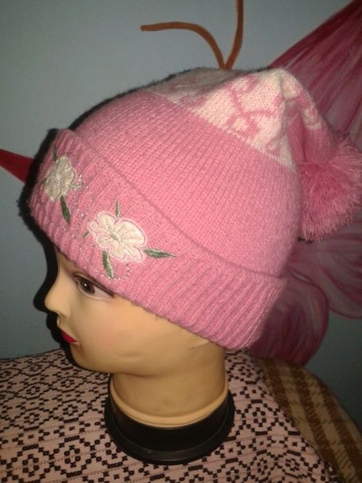 Теплая шапка продается