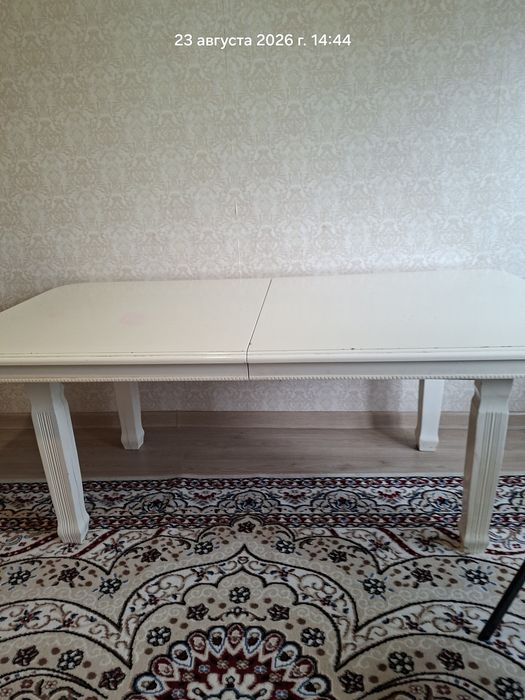 Стол белый в гостиную
