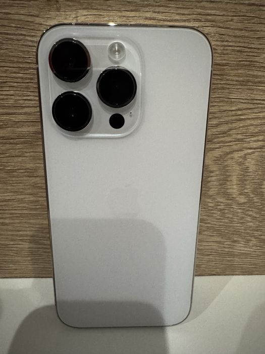 iPhone 14 Pro бял