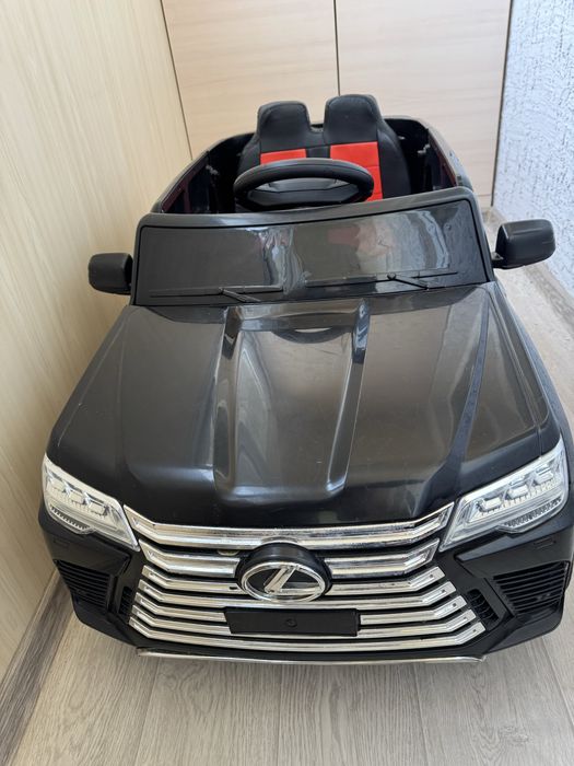 Детская машинка с пультом управления