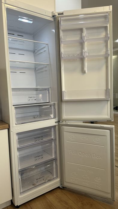 Холодильник Самсунг почти новый