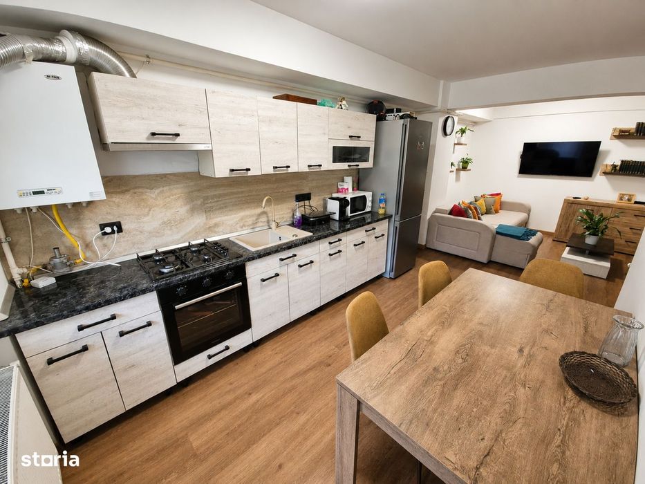 Apartament 3 camere, 62mp, 2 garaje, balcon 12mp, zona Sesul de Sus