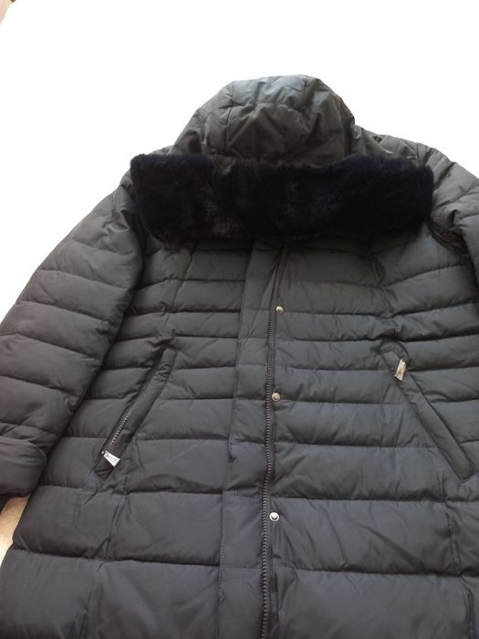 Зимний пуховик с капюшоном