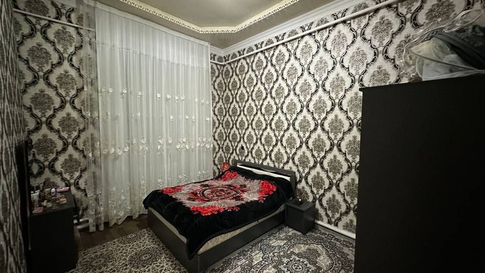 Hovli sotiladi jihozlari bilan